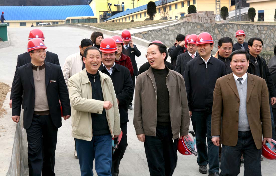2008年3月宜昌市市長李樂成在東圣集團調研